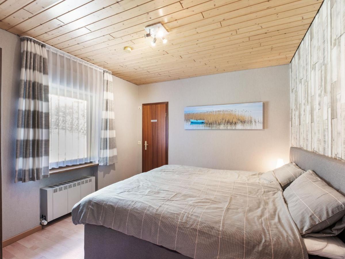 Idyllic Bungalow In Feusdorf With Forest View Habitación foto